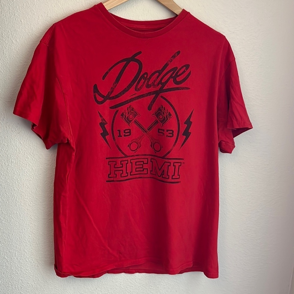 Dodge Hemi red short sleeve size L